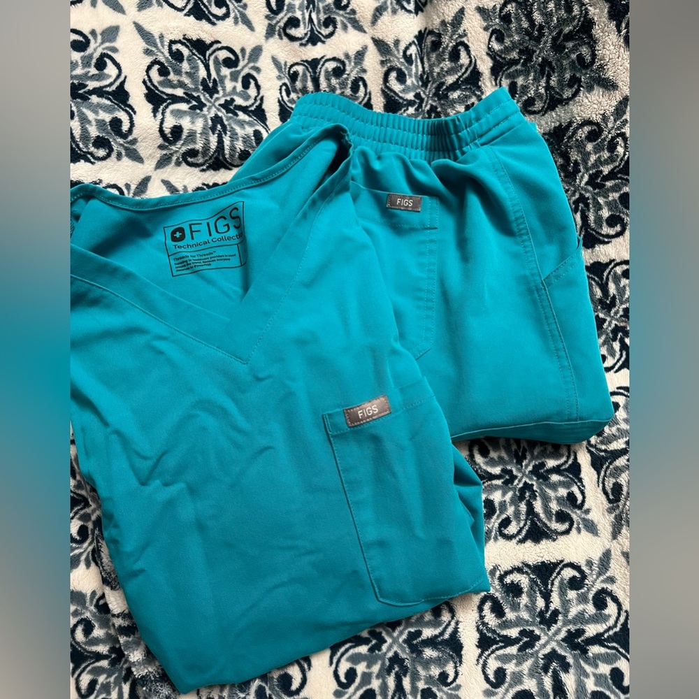 FIGS Sz Large Scrub Top and Bottoms